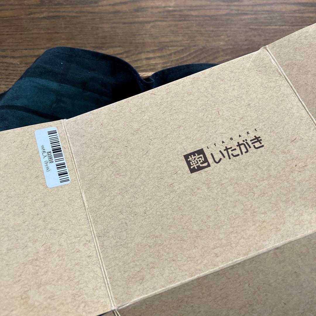 鞄いたがき マルチ札入れ　(キャメル)