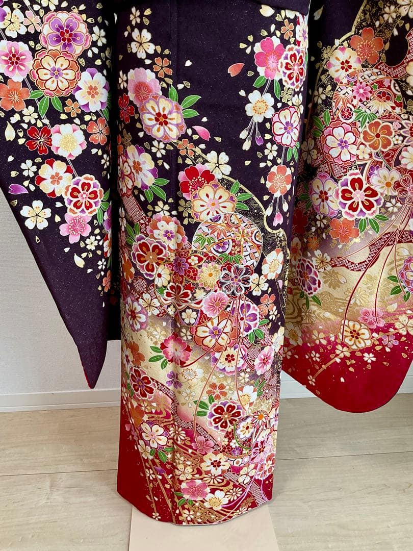 振袖　紫系　濃い紫　桜　 鞠　 熨斗柄 銀通し　正絹