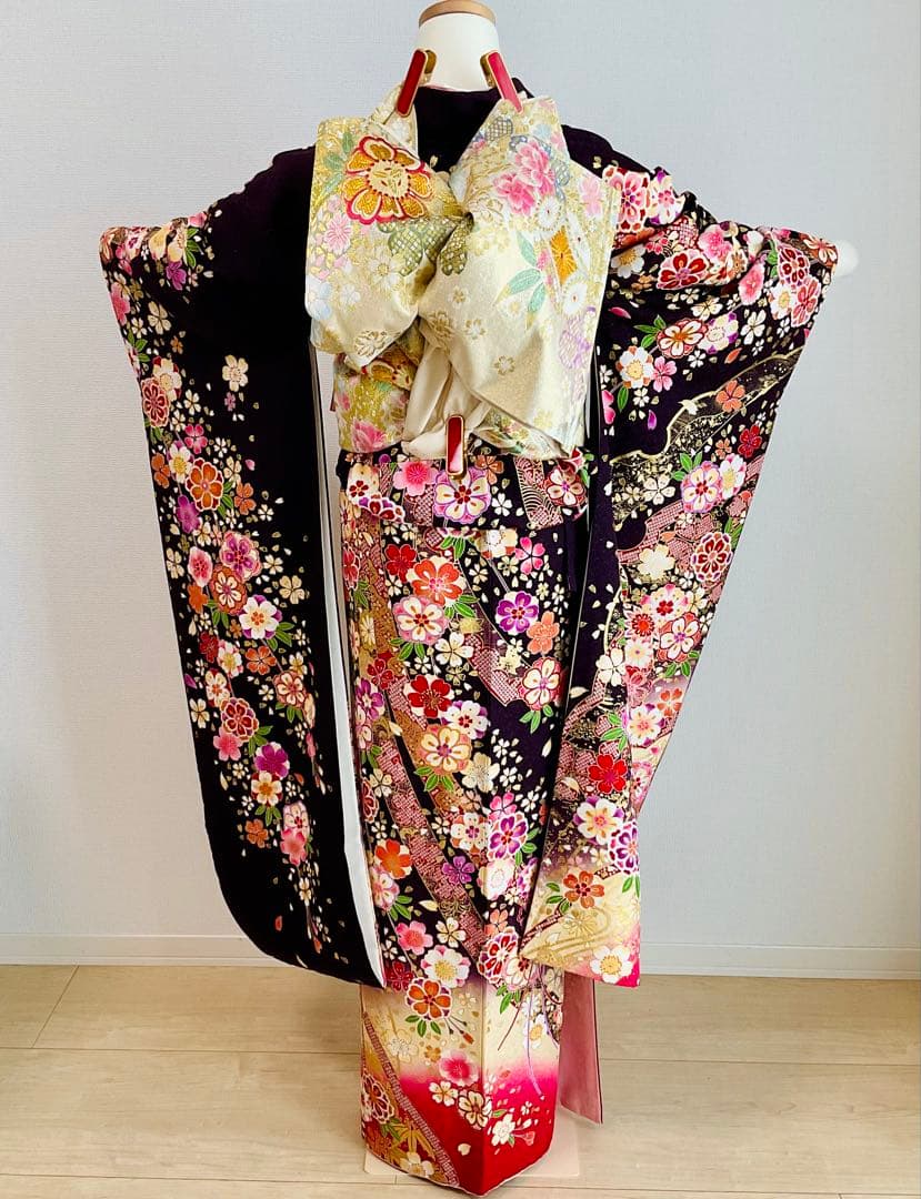 振袖　紫系　濃い紫　桜　 鞠　 熨斗柄 銀通し　正絹