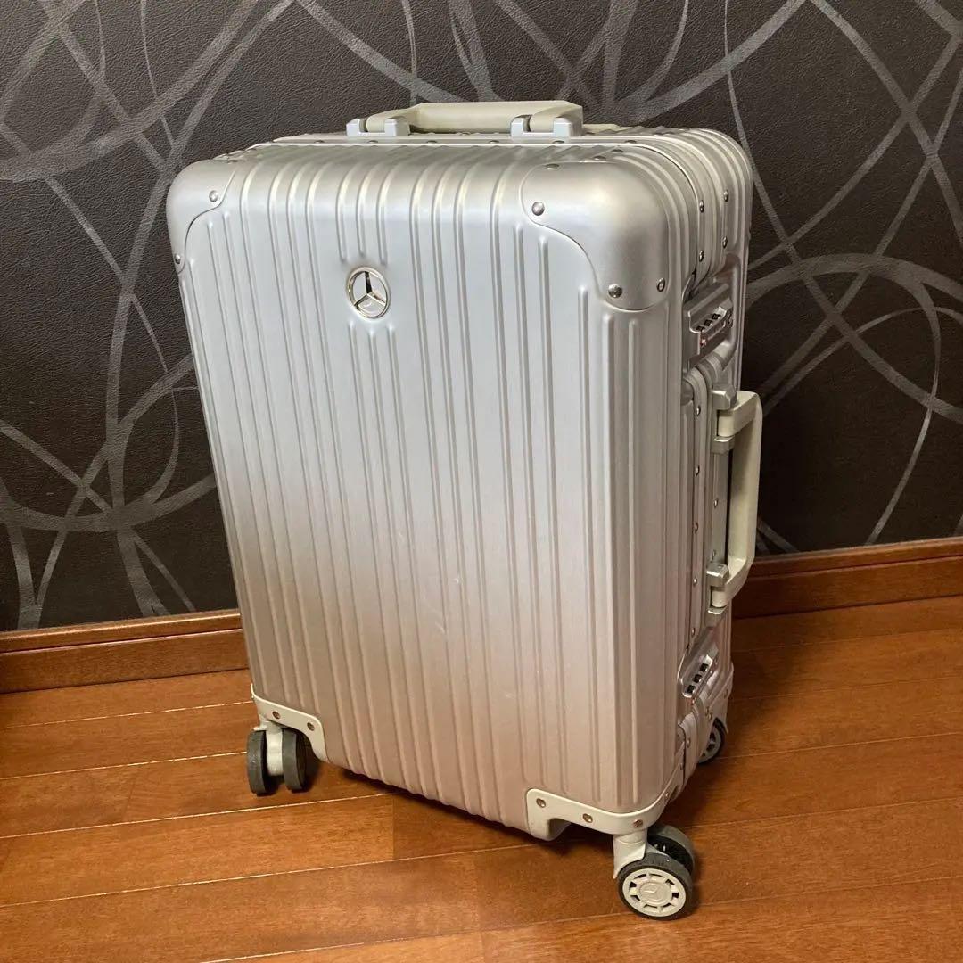 Mercedes シルバーキャリーケース　32L 機内持込みOK 激レア　人気