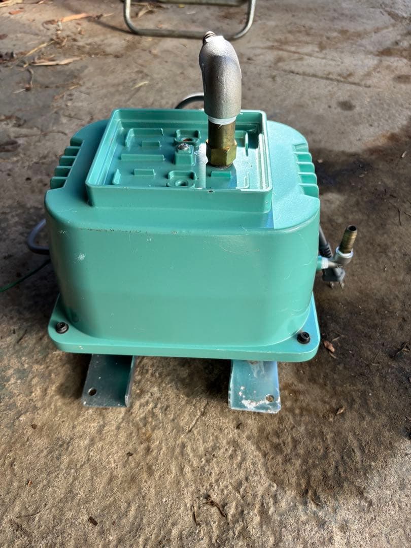 中古品。HIBLOW AIR PUMP HP-150S。