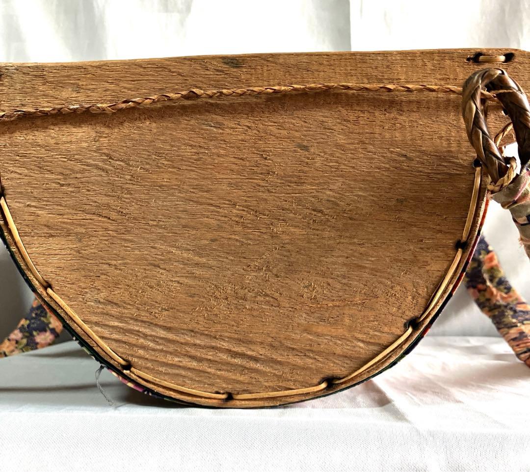 カリマンタン島ダヤック族ロタン編ビーズ飾り付き赤ちゃん背負籠　　　　　　貴重