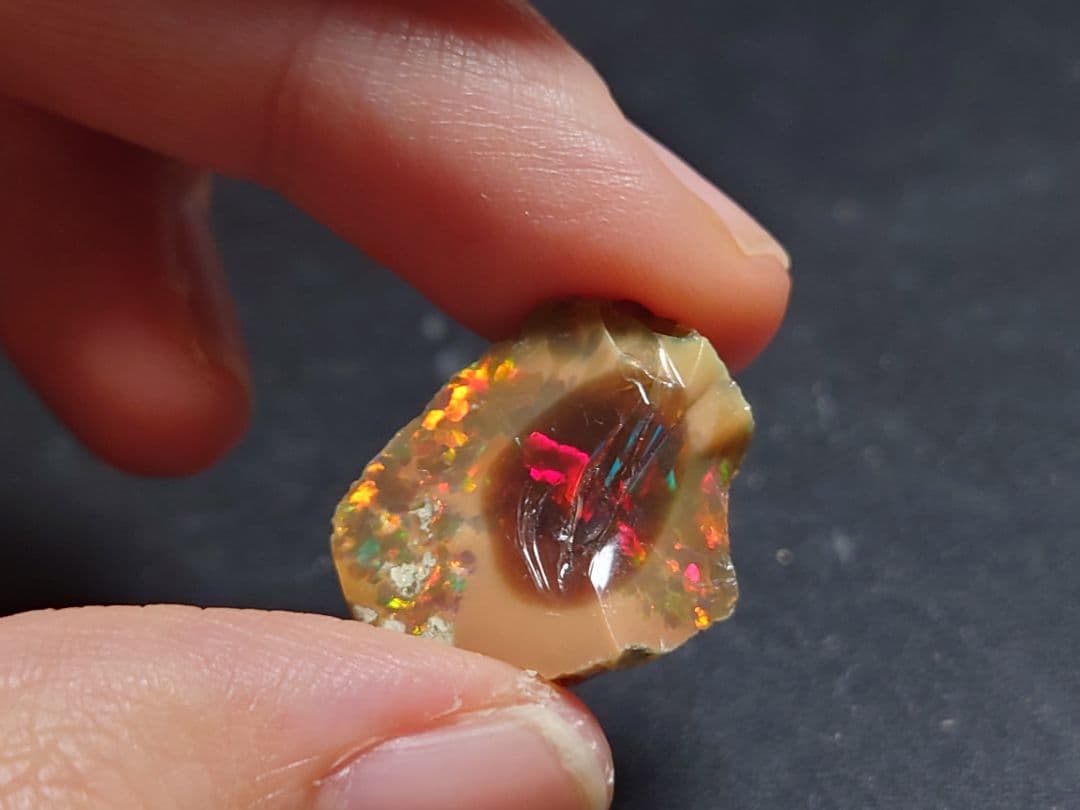 希少　エッグ　エチオピアウェロ産　オパール　原石　鉱物標本　ジュエリーグレード