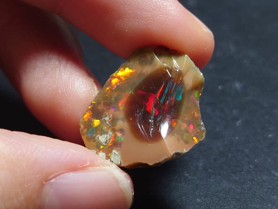 希少　エッグ　エチオピアウェロ産　オパール　原石　鉱物標本　ジュエリーグレード