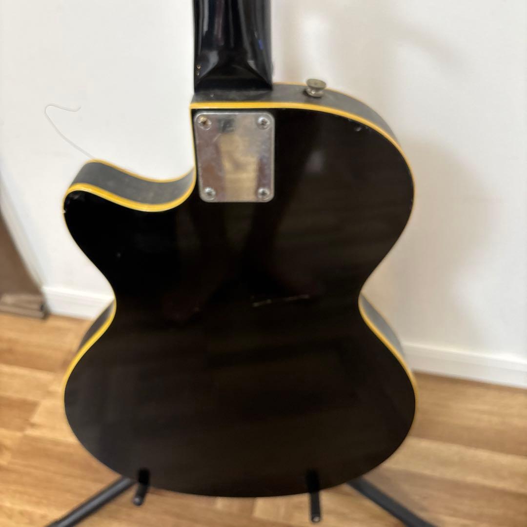 シルバー セミアコースティックギター