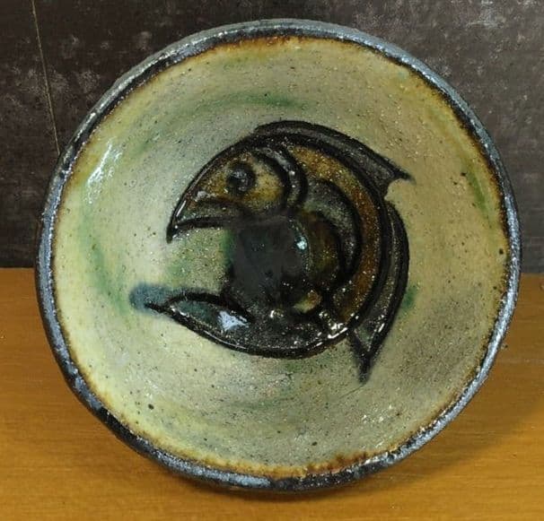 人間国宝 金城次郎 壷屋焼ぐい呑(魚紋ぐい呑）栞 共箱 壺屋焼 やちむん 美品