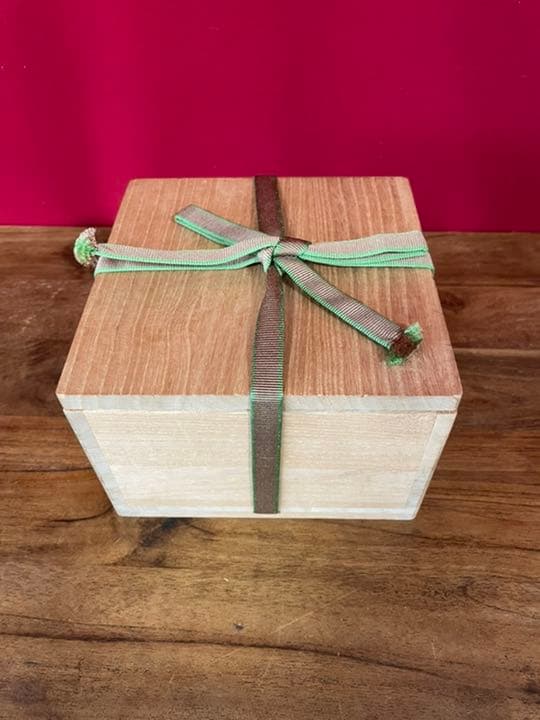 古出雲茶碗 銘:慶雲 裏千家十五代鵬雲斎書付 箱 古楽山 ニュウあり,高台小欠け