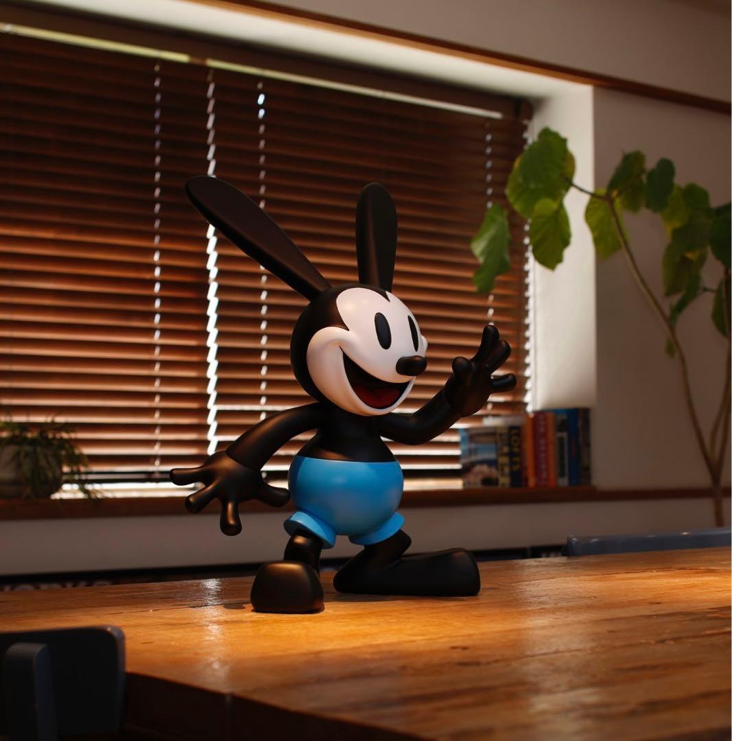 100個限定品　ディズニー　オズワルド　ビッグソフビフィギュア　モノトーンカラー