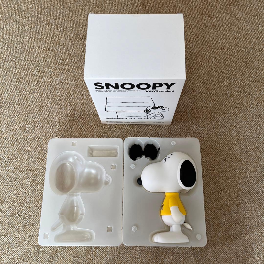KAWS SNOOPY フィギュア　オリジナルフェイク　カウズ
