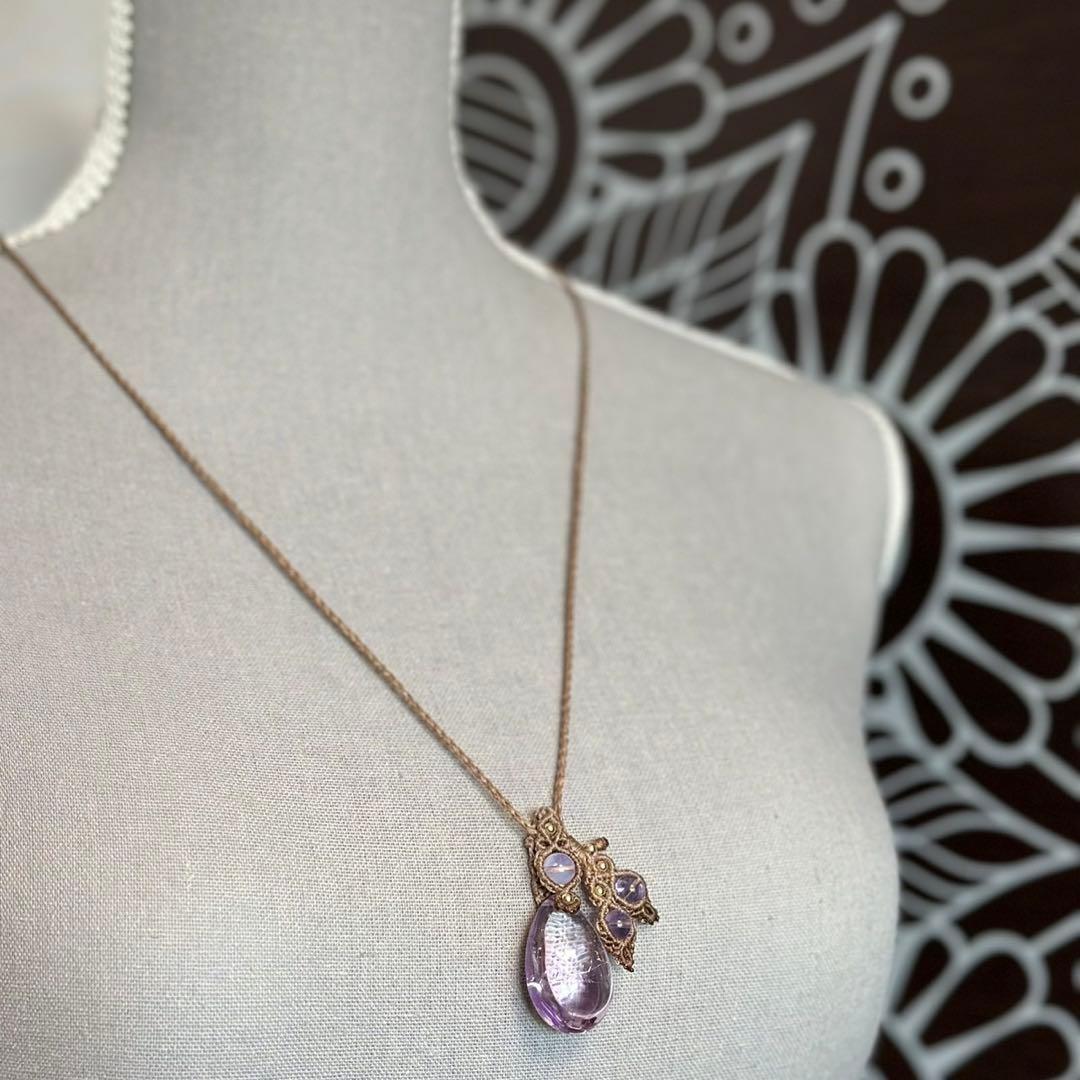 『麗紫』アメジストとスコロライトのマクラメペンダントネックレス