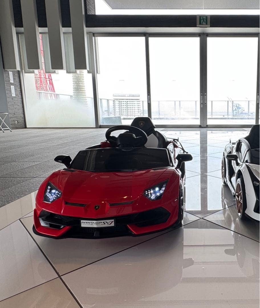 ［値下］電動ラジコンカー　ランボルギーニ　アヴェンタドール　赤