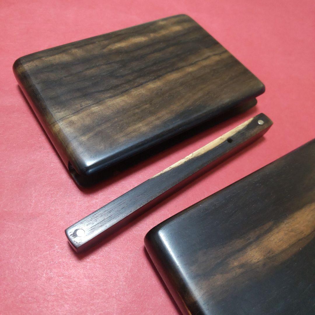 『brown』のどっしりした雰囲気の極上黒柿の名刺入れ 2個