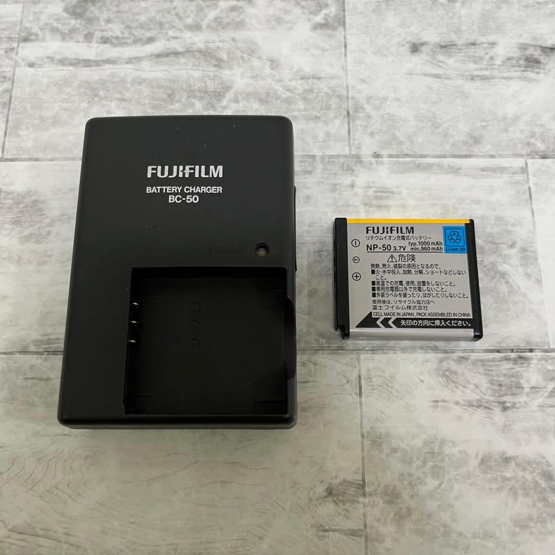 ま*め様 美品 FUJIFILM FinePix F100FD コンデジ シルバ