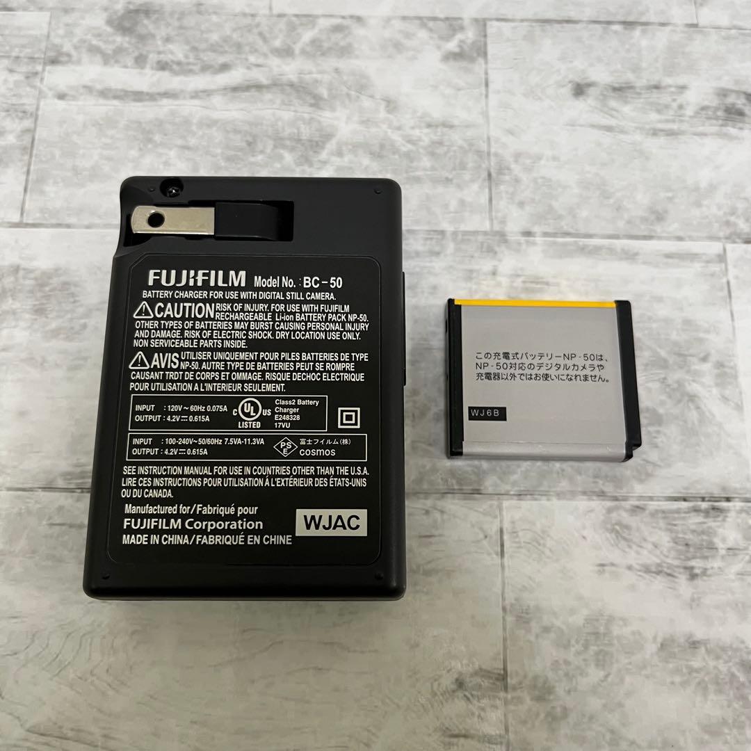 ま*め様 美品 FUJIFILM FinePix F100FD コンデジ シルバ