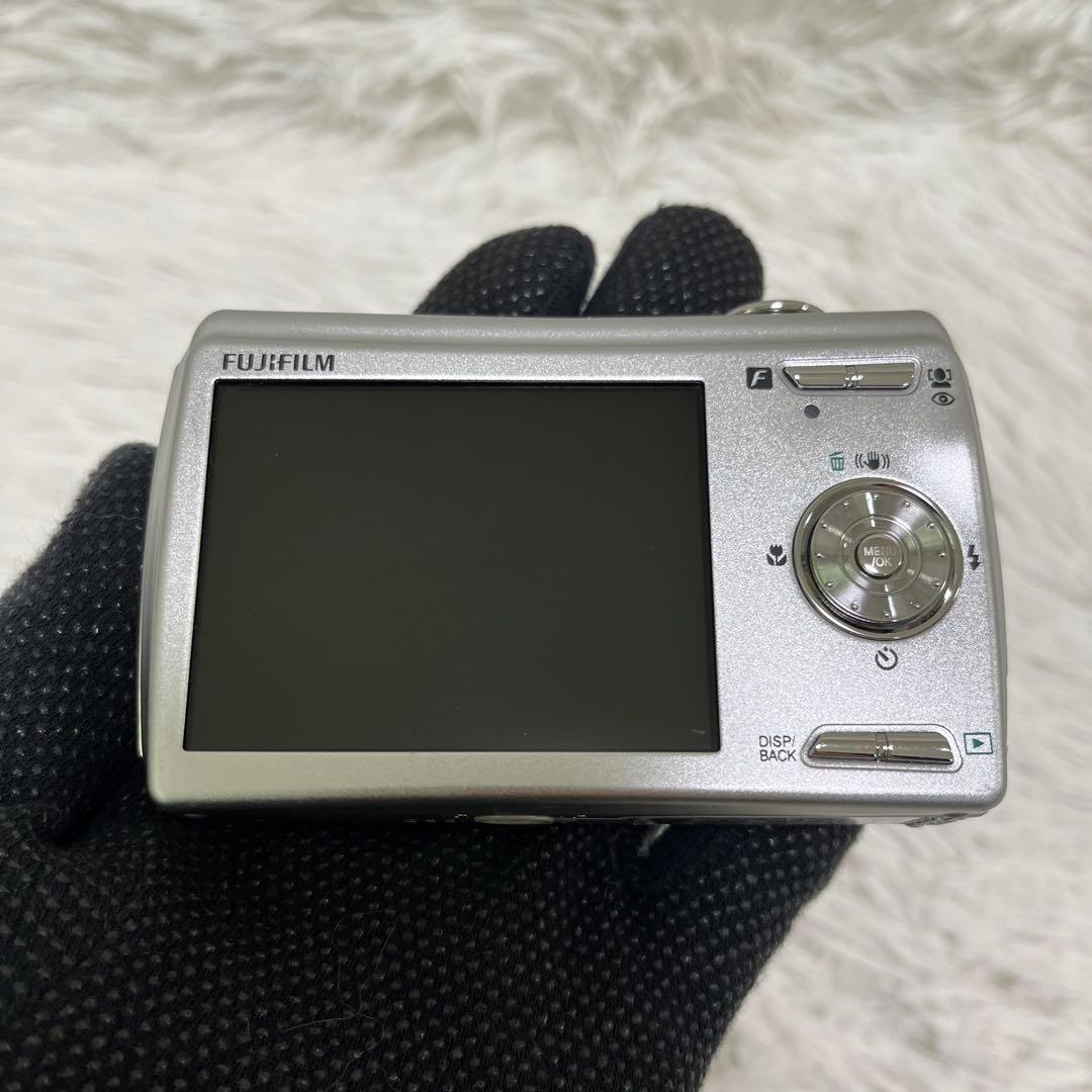 ま*め様 美品 FUJIFILM FinePix F100FD コンデジ シルバ