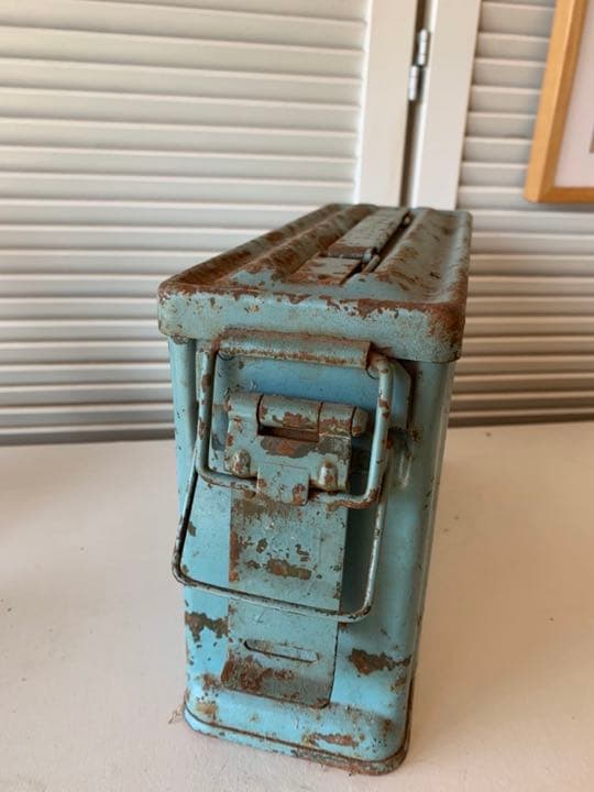 ◎ちょっと値下げ☆アンティークな小物入れ★（鉄製・缶）