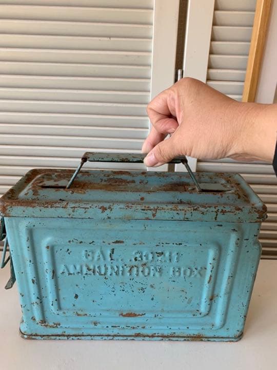 ◎ちょっと値下げ☆アンティークな小物入れ★（鉄製・缶）