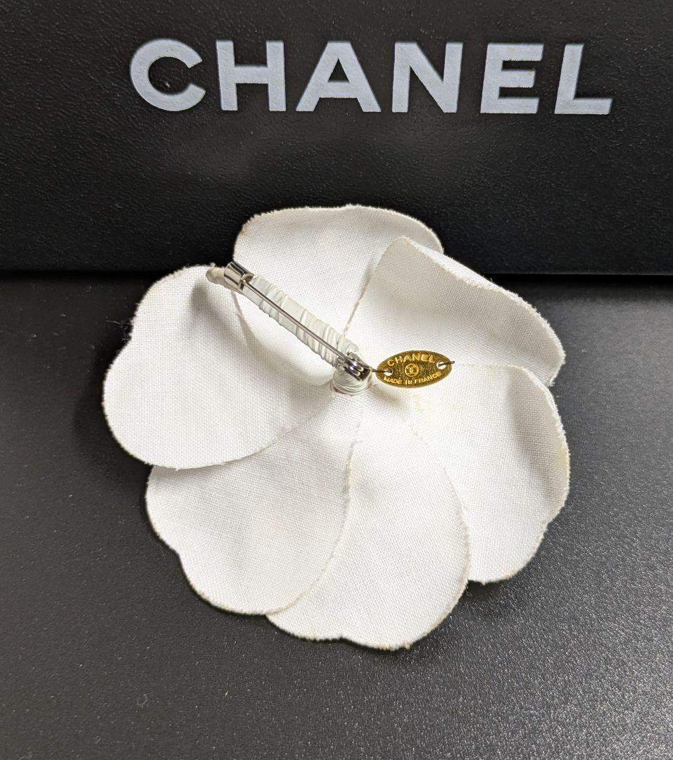CHANEL シャネル　カメリア　ブローチホワイト コサージュ　レディース