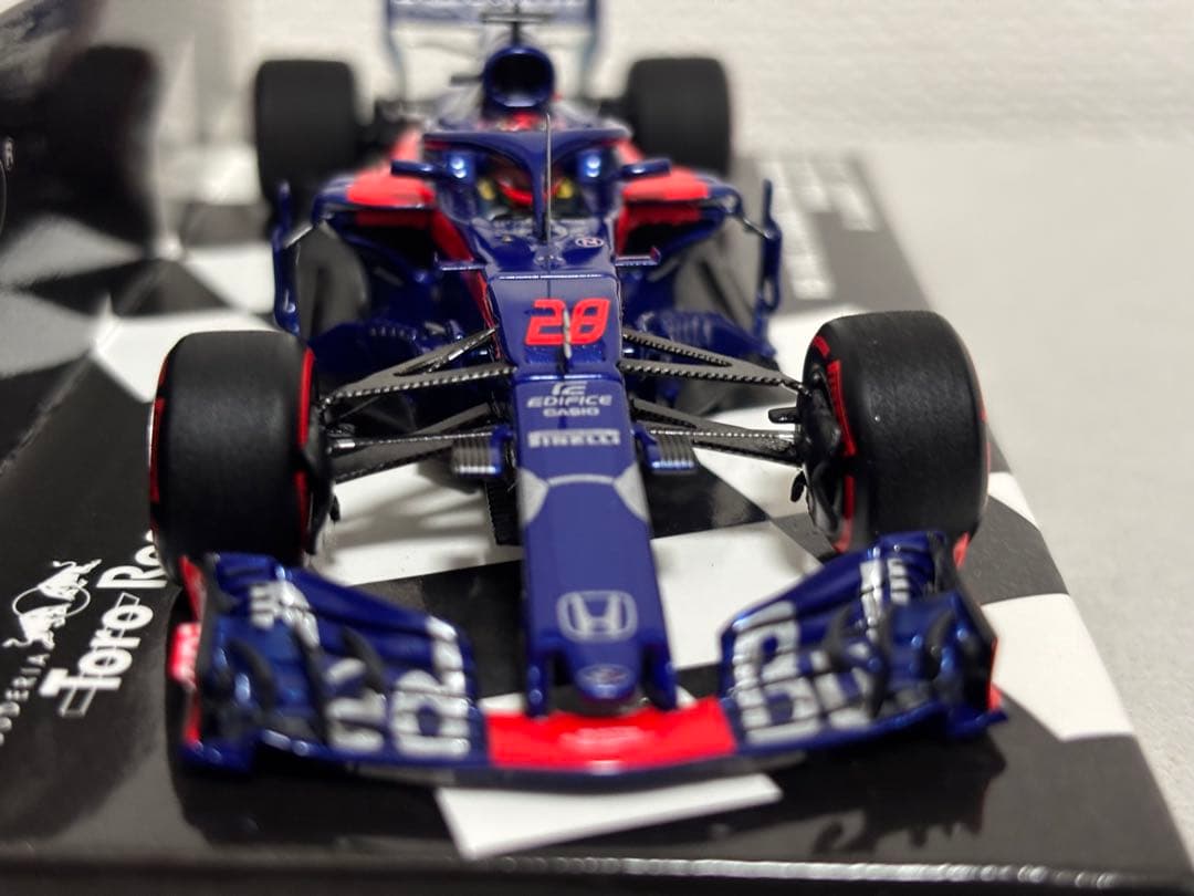 MINICHAMPS レッドブル・トロロッソ・ホンダ STR13 2018