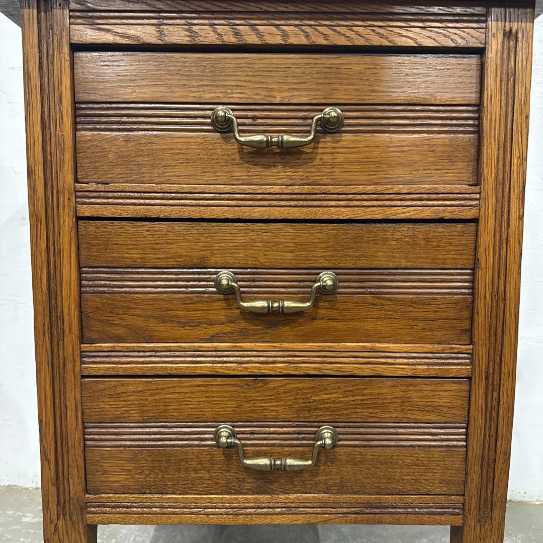 ヴィンテージ　木製サイドテーブル　3段引き出し付き