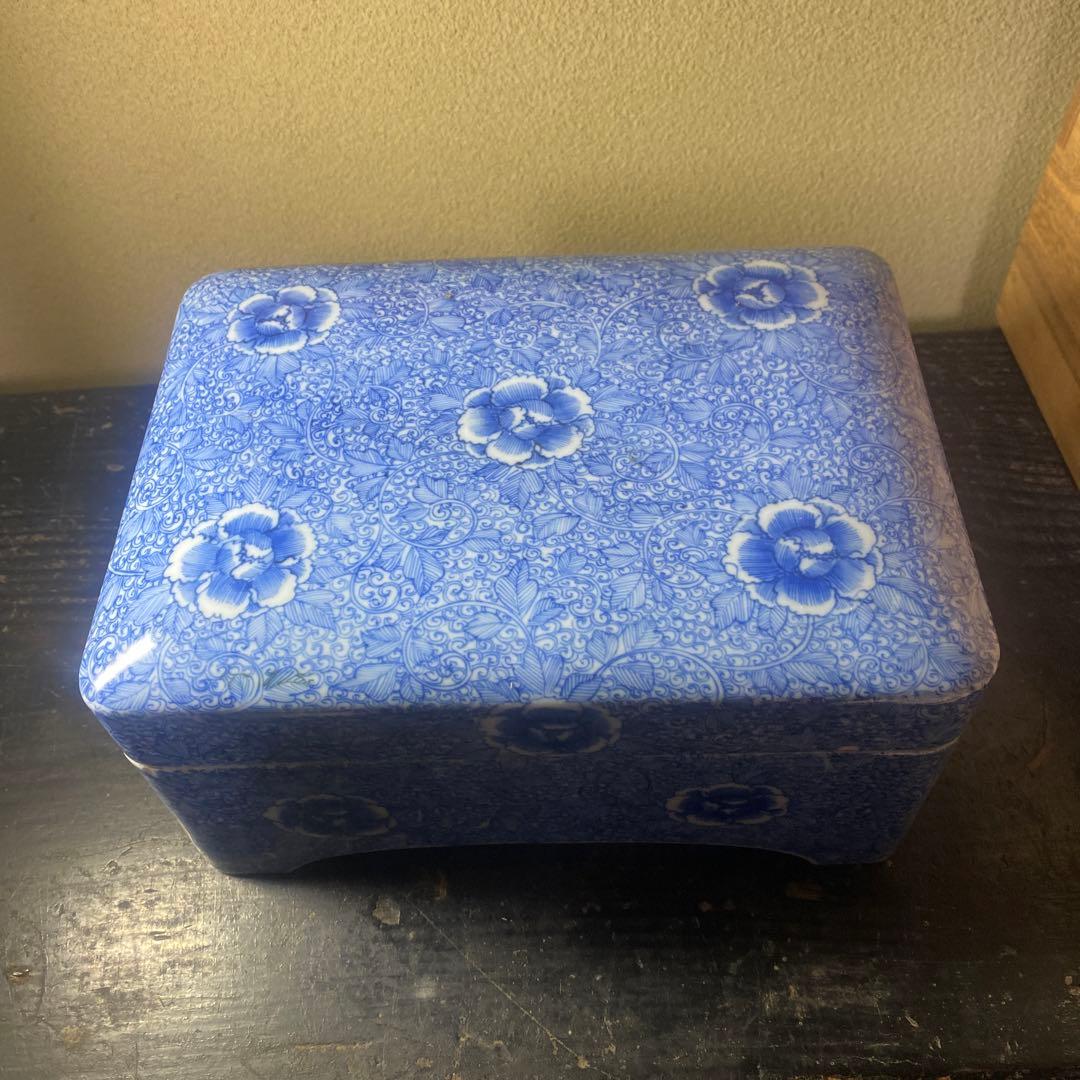 古伊万里花唐草珍品玉手箱【桐箱付】