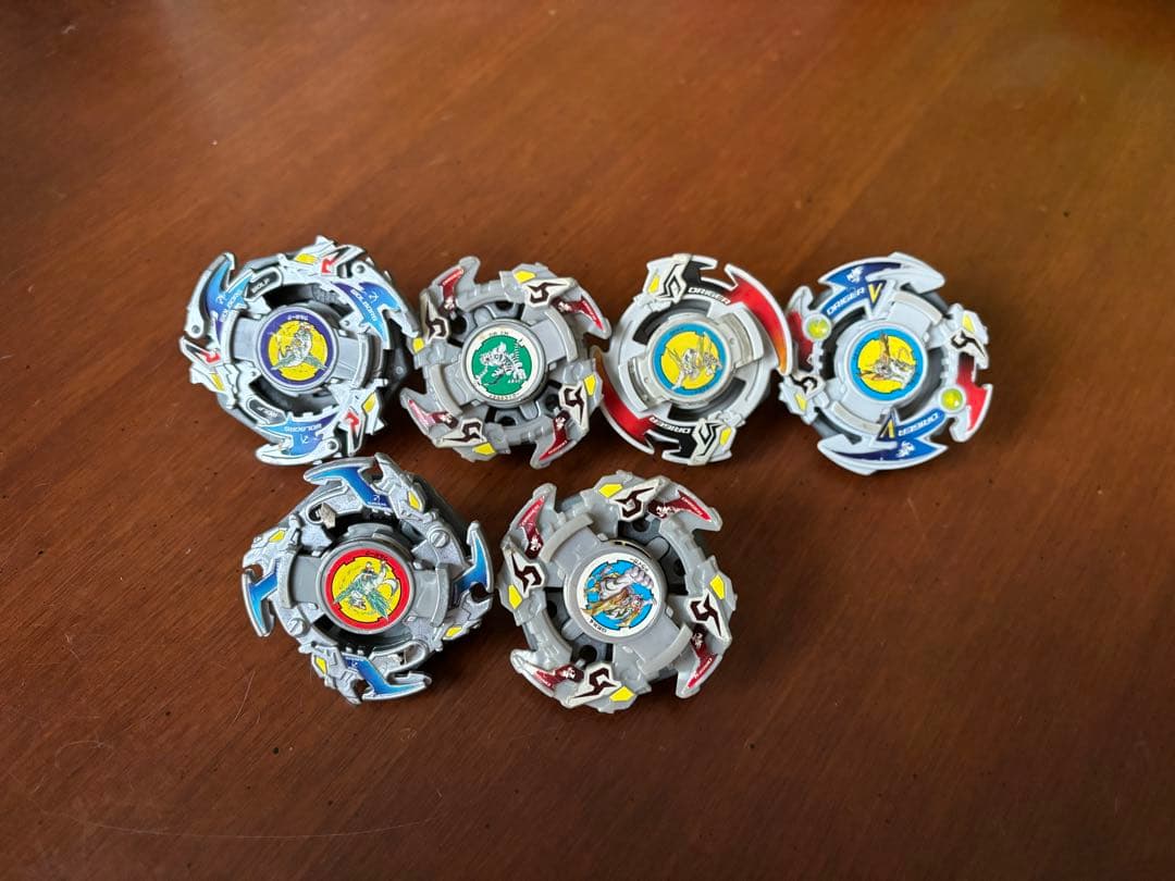 初代ベイブレード30個まとめ売り♪(スタジアム、レア☆ランチャー付き)