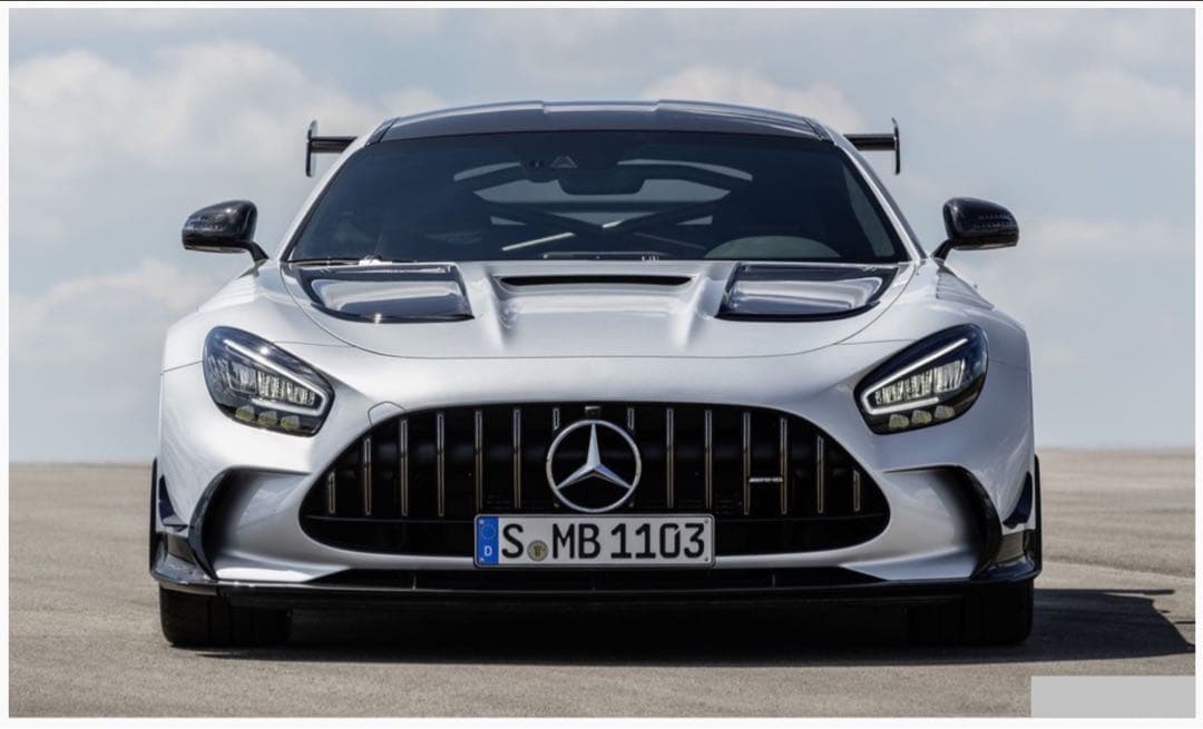 モデルカー　Mercedes AMG GT Black Series 1/18