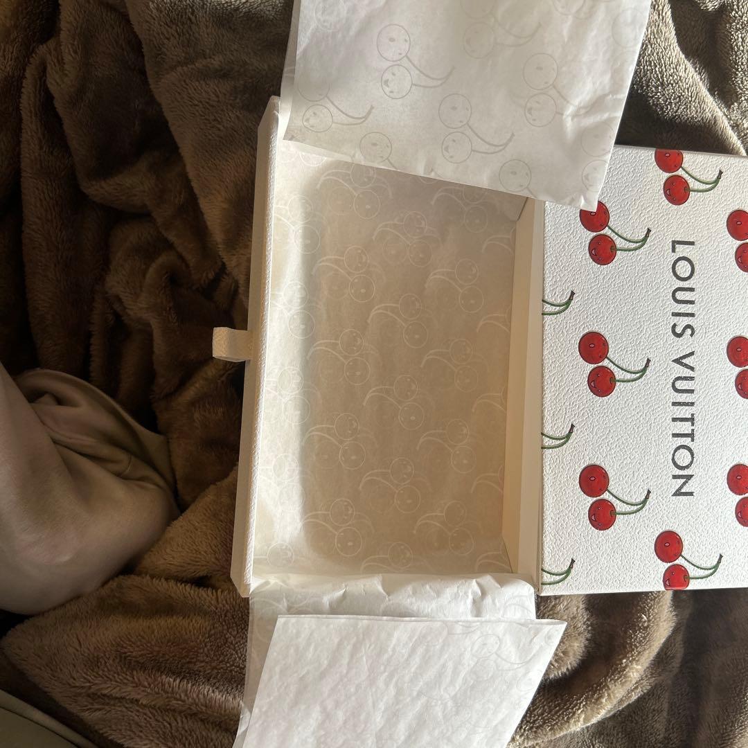 ヴィトン　チェリー　箱　ラッピング