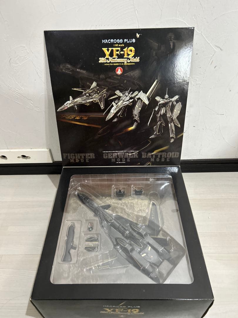 YAMATO　マクロスプラス　完全変形YF-19　25周年記念モデル