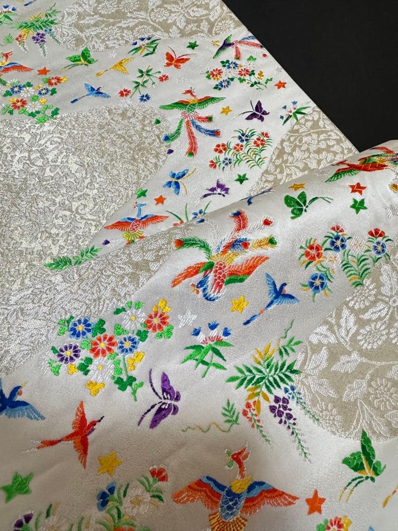 【銘品美品】西陣老舗機元「植山茂八織物」白地 唐織刺繍 紋織「花喰い鳥文図」