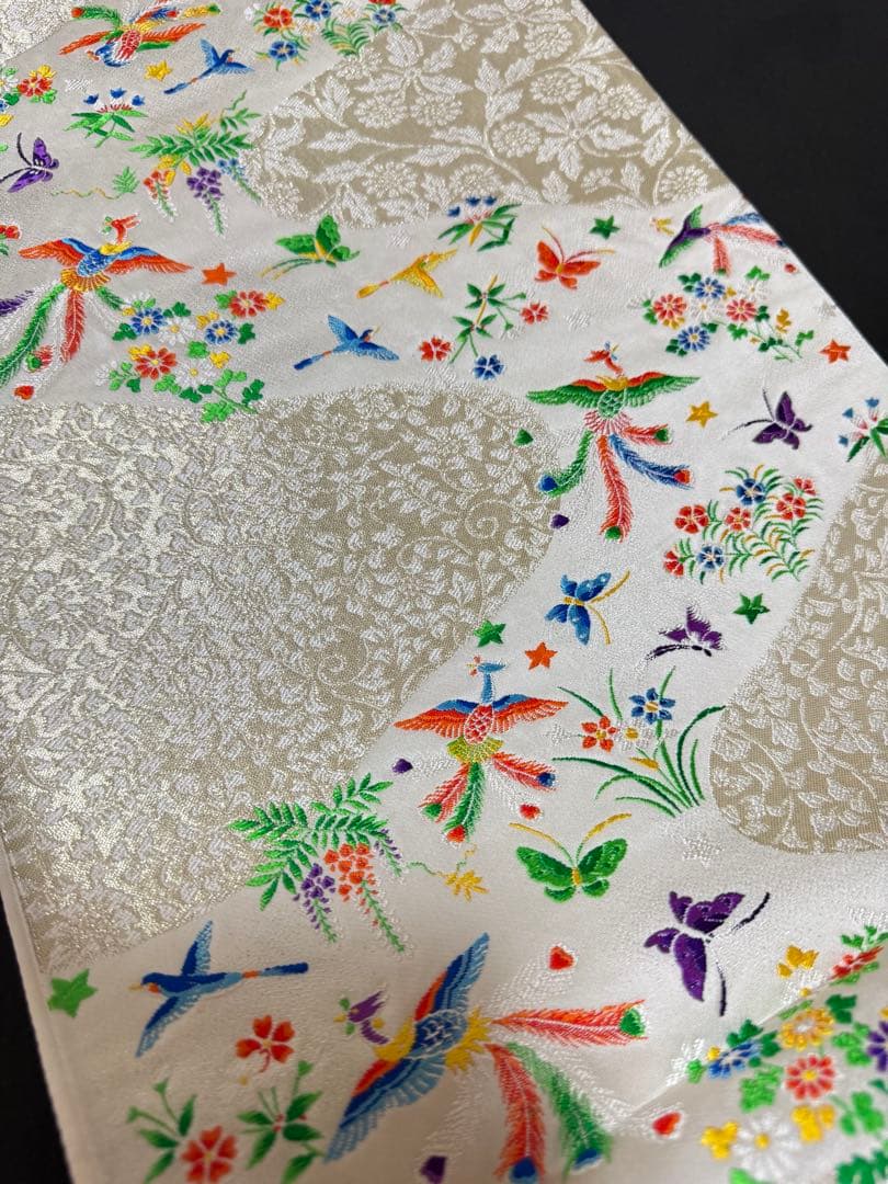 【銘品美品】西陣老舗機元「植山茂八織物」白地 唐織刺繍 紋織「花喰い鳥文図」