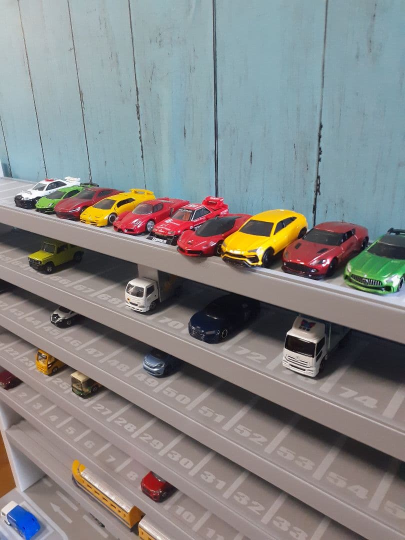 hanna♡子供服セール中1段目ロング　最新版自作トミカ110台プラレール