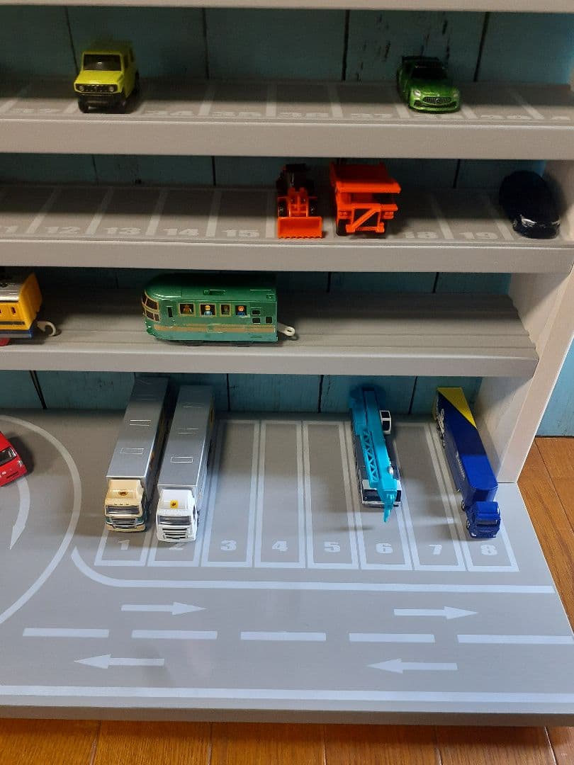 hanna♡子供服セール中1段目ロング　最新版自作トミカ110台プラレール