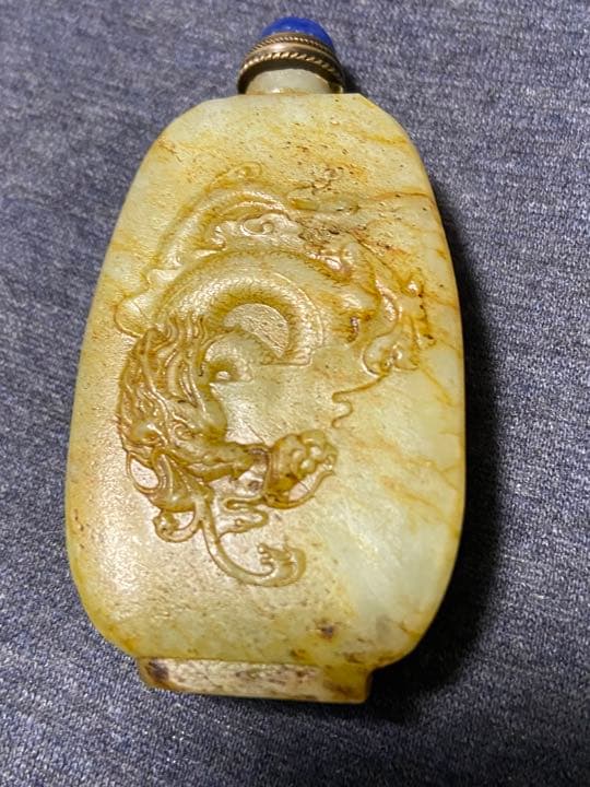 中国古美術品　雲龍文陽刻砡製鼻煙壷　玉石