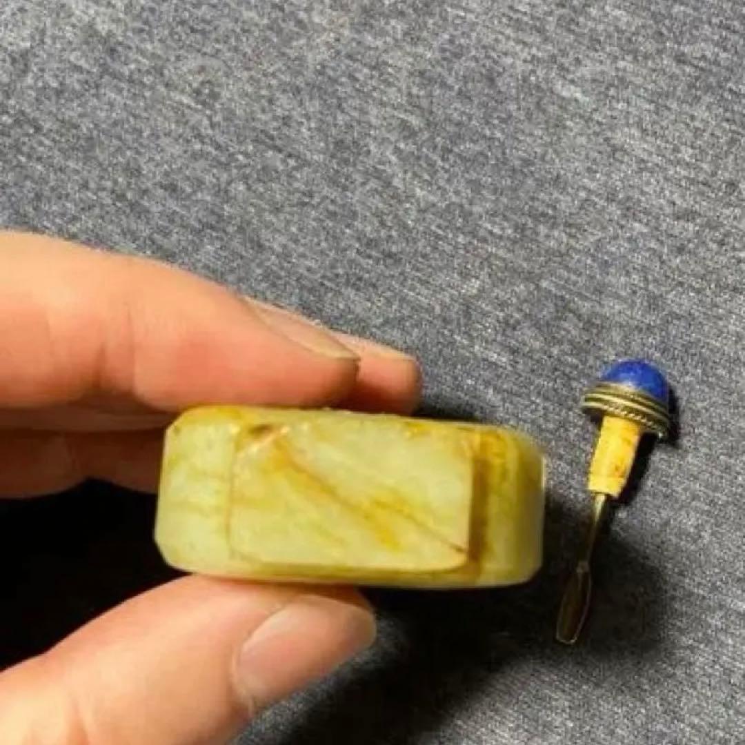 中国古美術品　雲龍文陽刻砡製鼻煙壷　玉石