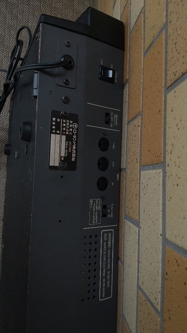 鍵盤楽器 Roland JUNO-106