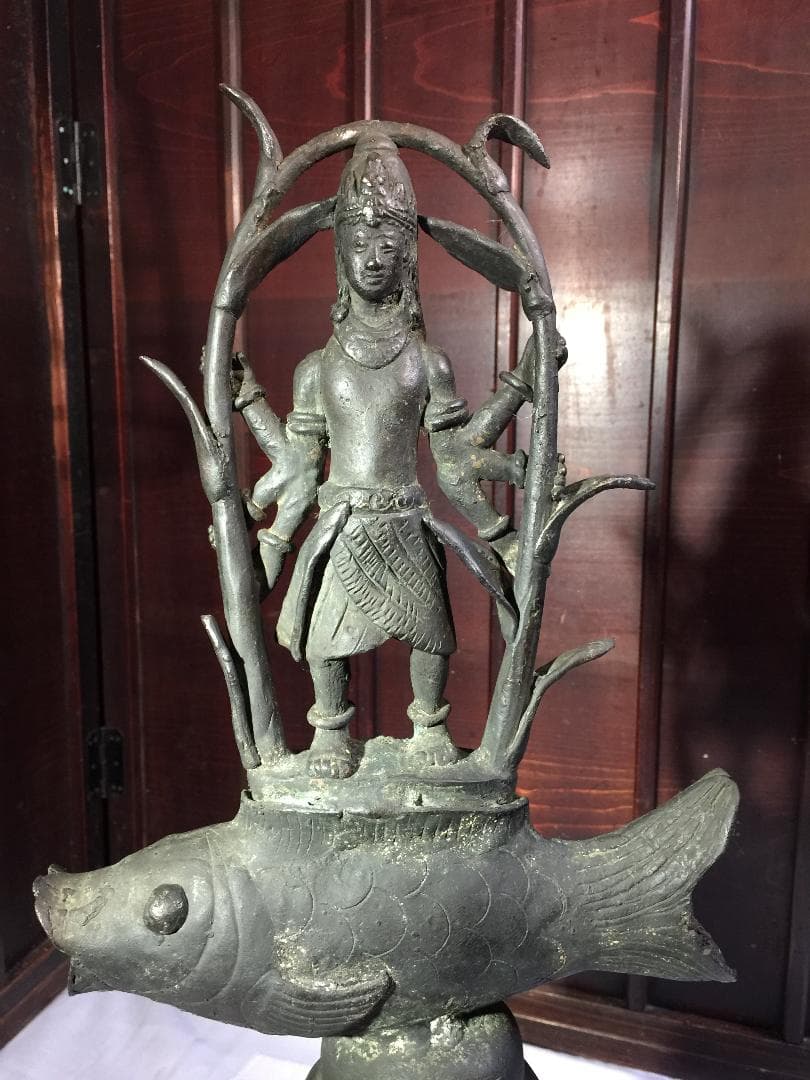 2026年、貴重な大変古い手作りの仏像です。