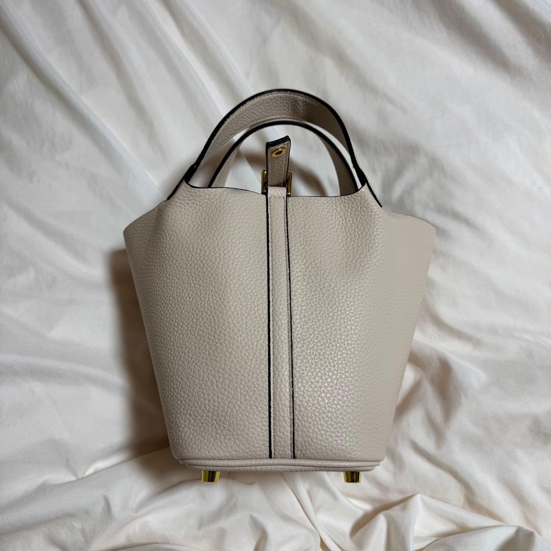 ベージュ レザー トートバッグ