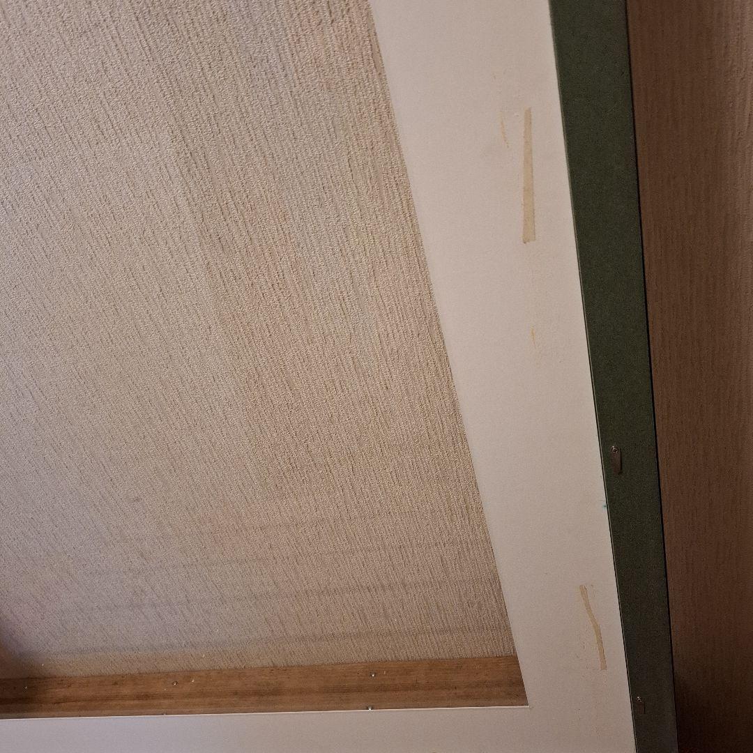 黒い木製額縁　黄緑色ひび割れ加工85.8×109.8 　厚み2.5㎝ 水彩画額縁