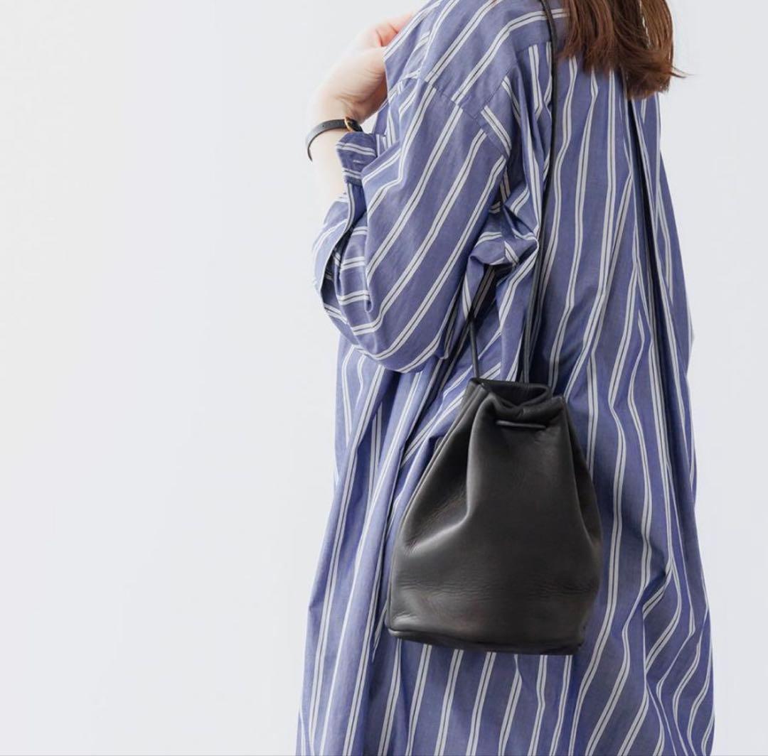 モルミルス mormyrus レザー 巾着バッグ 本革 巾着ショルダー 黒