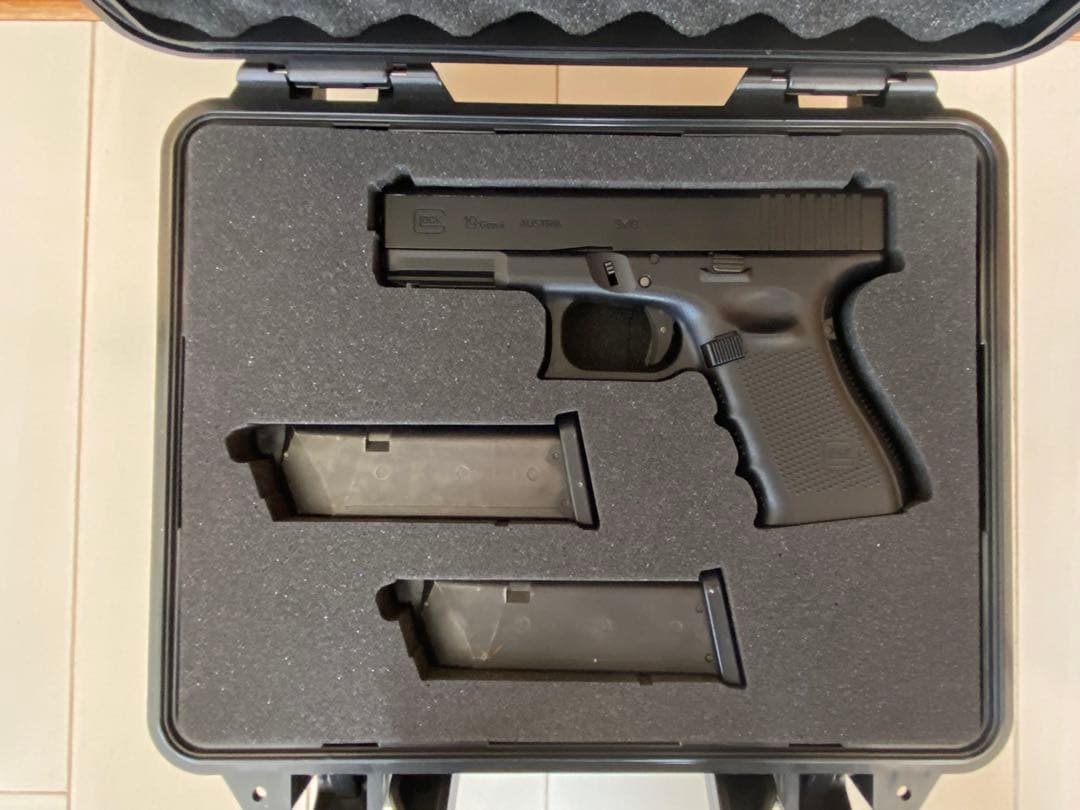 ハードケース&予備マガジン2本付き　東京マルイGLOCK19ガスガン❗️