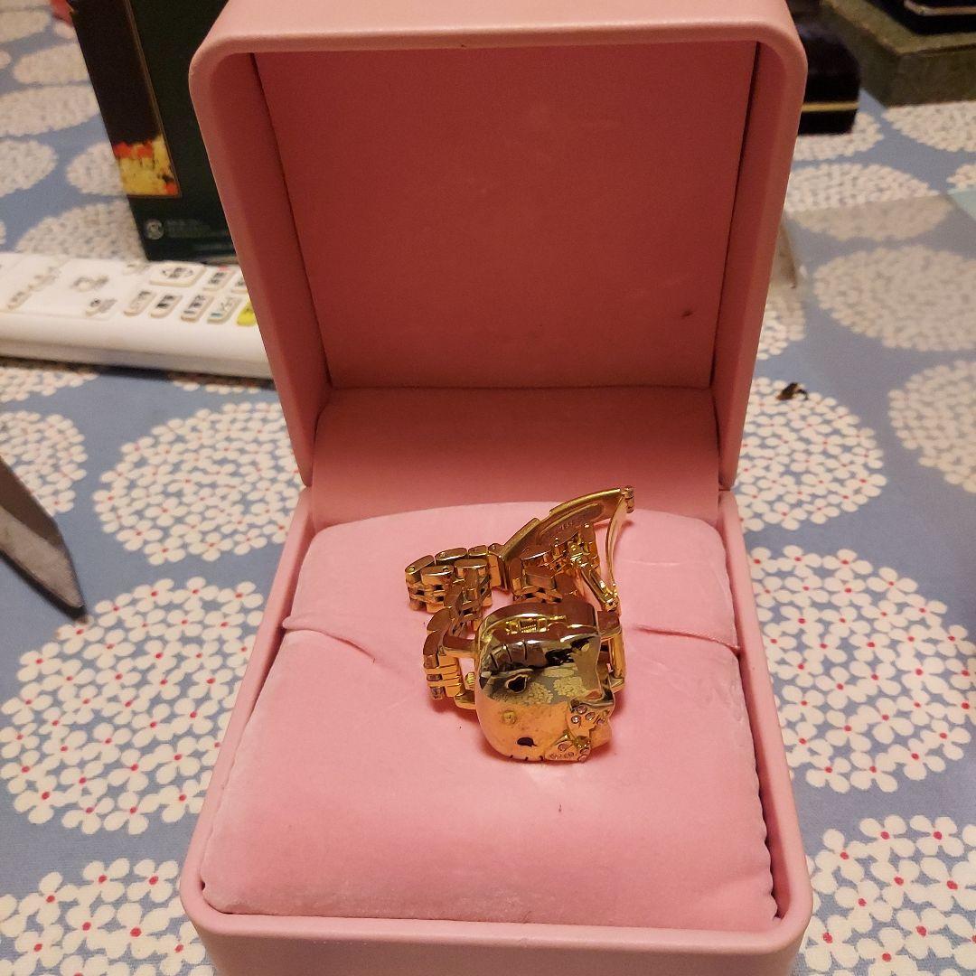 金色ハローキティフィギュア