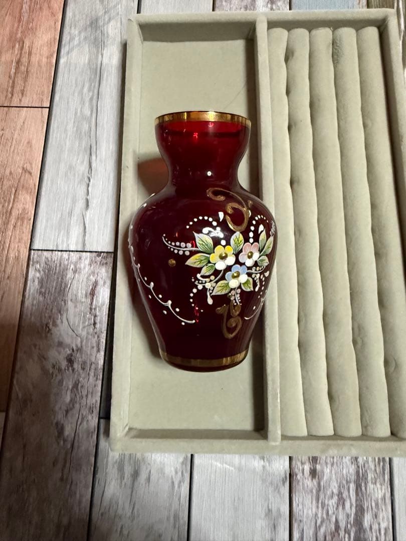 イタリアガラス工芸家 アントニオ·トゥルキの赤ガラスの花瓶(年数経過品)