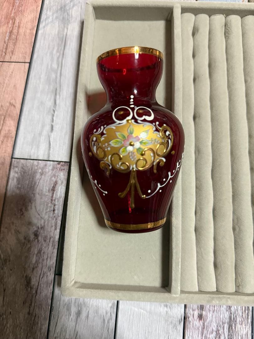 イタリアガラス工芸家 アントニオ·トゥルキの赤ガラスの花瓶(年数経過品)