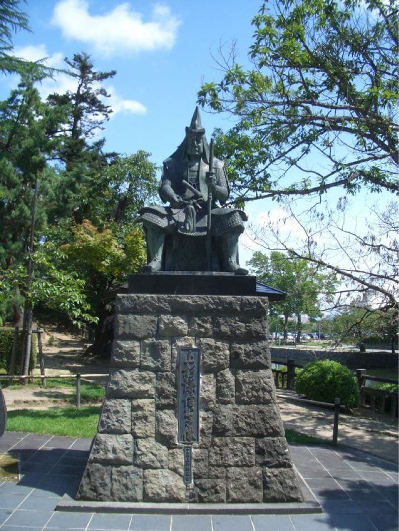 山形県米沢市最新な 大東亜戦争中前後の神社が図柄の銭 切手20枚ハガキ12枚