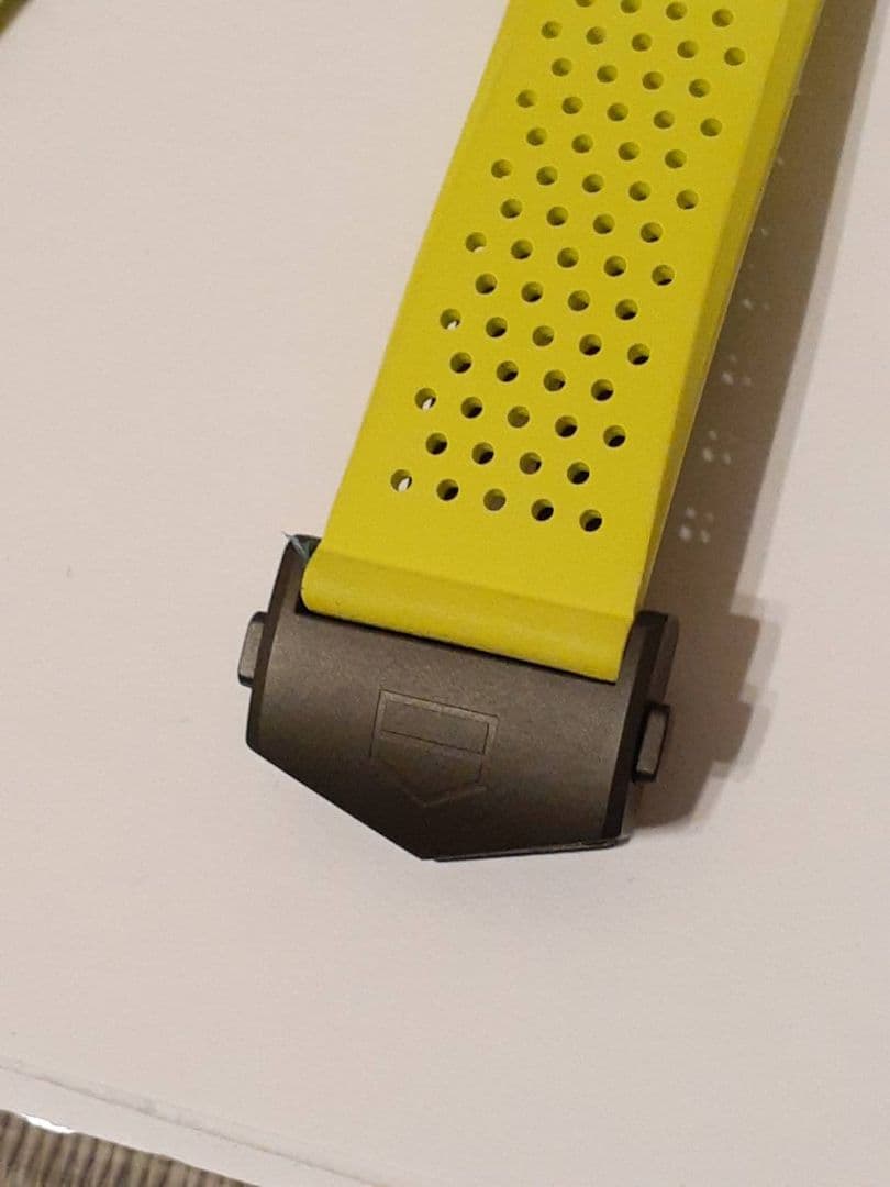 未使用　タグホイヤー 純正 コネクテッド　45mm用　ラバーベルト イエロー