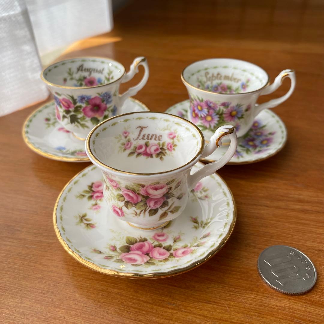 ロイヤルアルバート　フラワーオブザマンス　ミニチュア　カップ＆ソーサー
