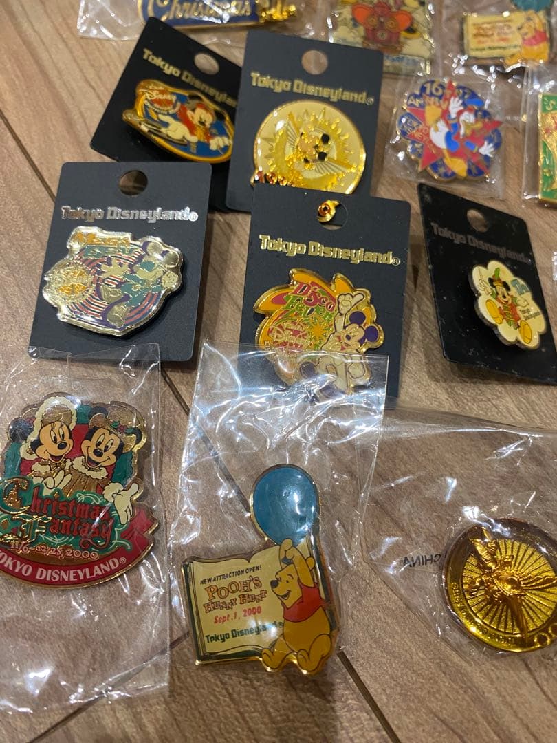 ディズニー　ピンバッジ26個