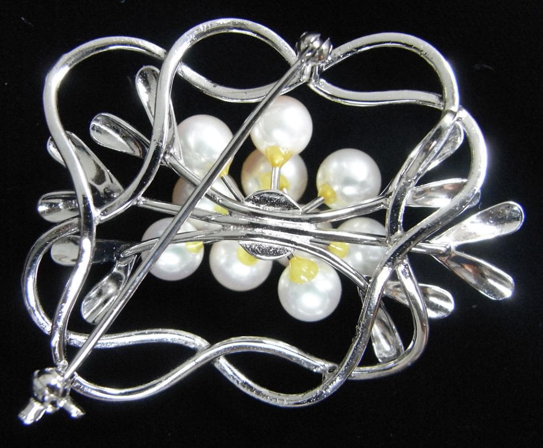 Moon★925シルバー(銀製)★本真珠ブローチ（アコヤ真珠)１０粒