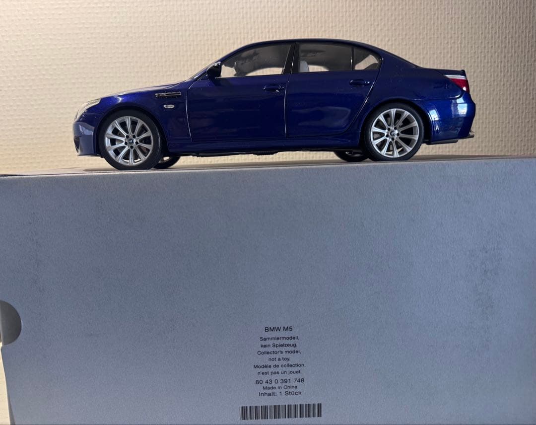 BMW M5 1/18 スケールモデル 青